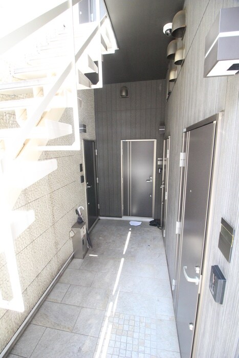 物件外観写真6　(エントランス部分)