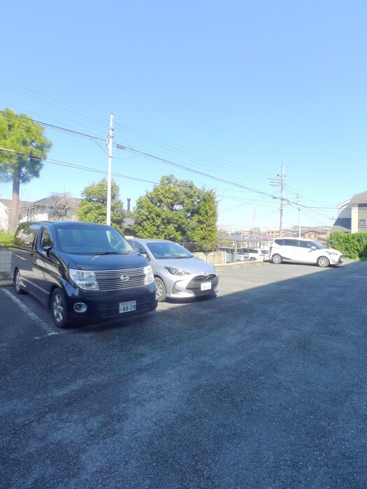 物件外観写真5　(駐車場)