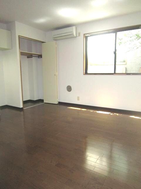 物件内観写真4　(居室)