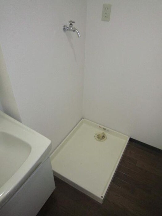 物件内観写真11　(洗濯機置場)