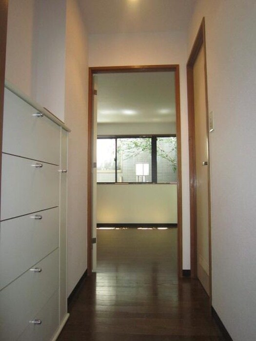 物件内観写真12　(廊下)