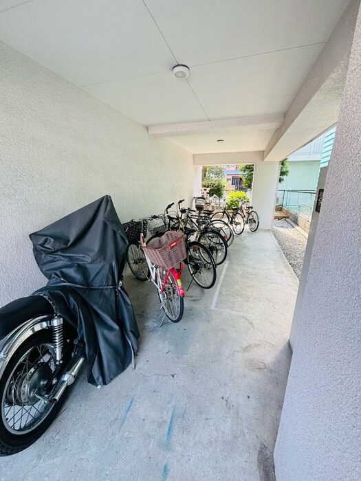 物件外観写真3　(駐輪場)