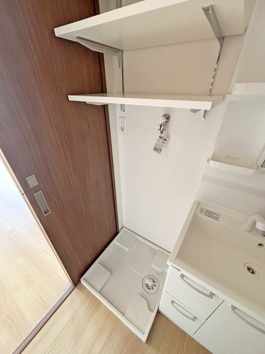 物件内観写真16　(洗濯機置場)