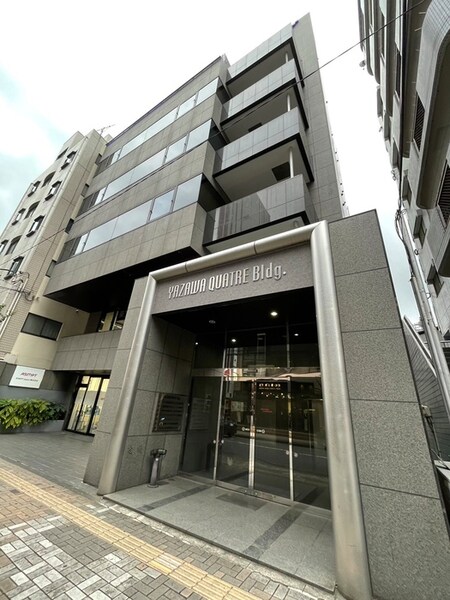 YAZAWA QUATRE Bldg外観写真