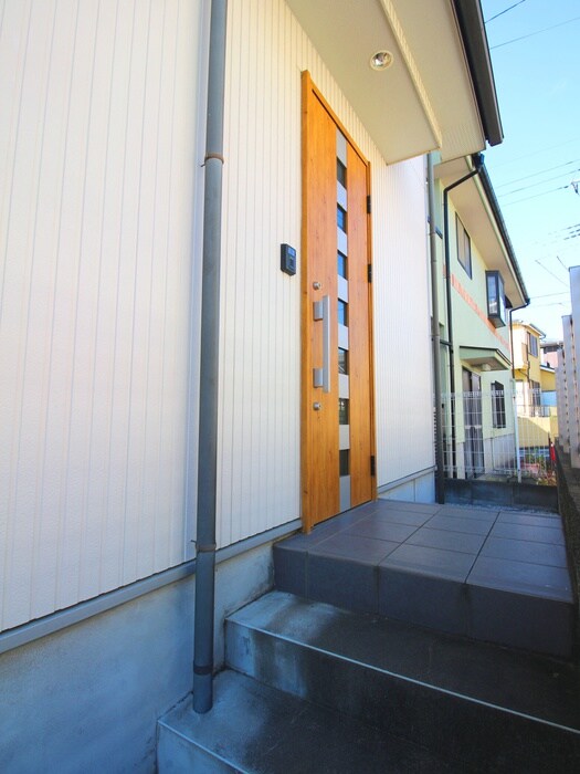 物件外観写真5　(エントランス部分)