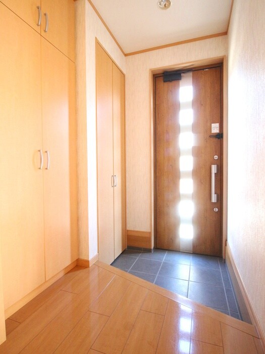 物件内観写真18　(玄関)
