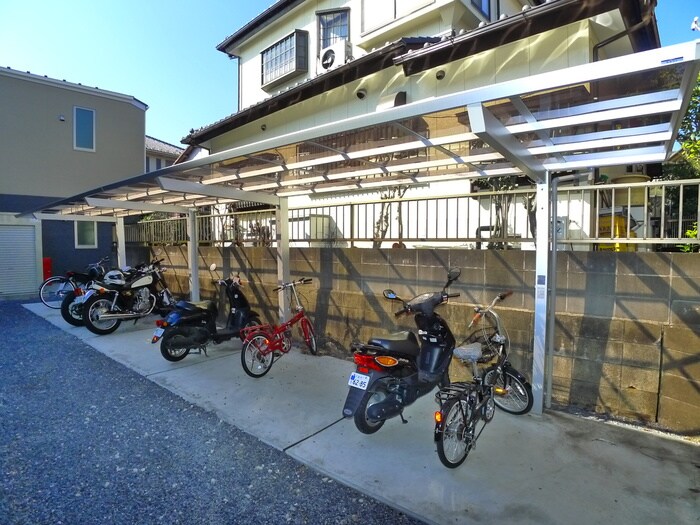 物件外観写真3　(駐輪場)