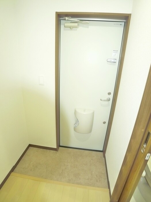 物件内観写真10　(玄関)