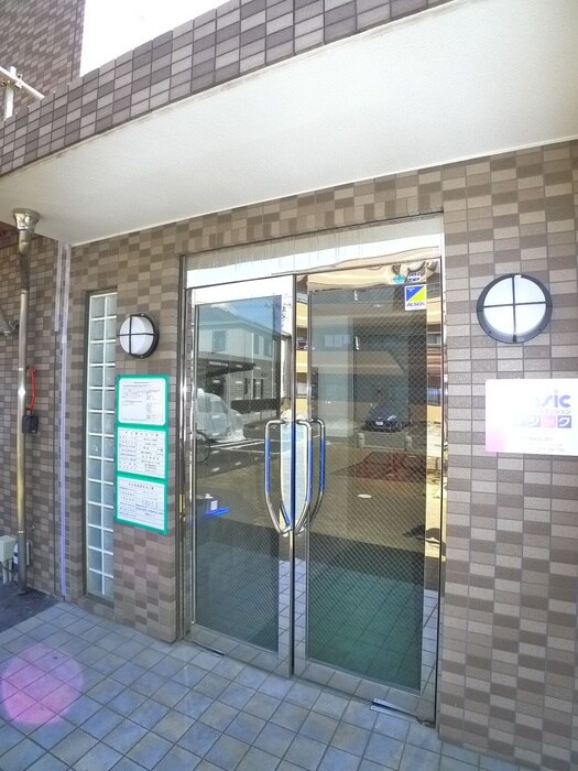 物件外観写真3　(エントランス部分)