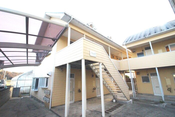 物件外観写真3　(エントランス部分)