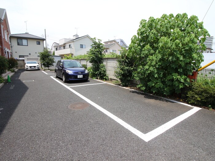 物件外観写真5　(駐車場)