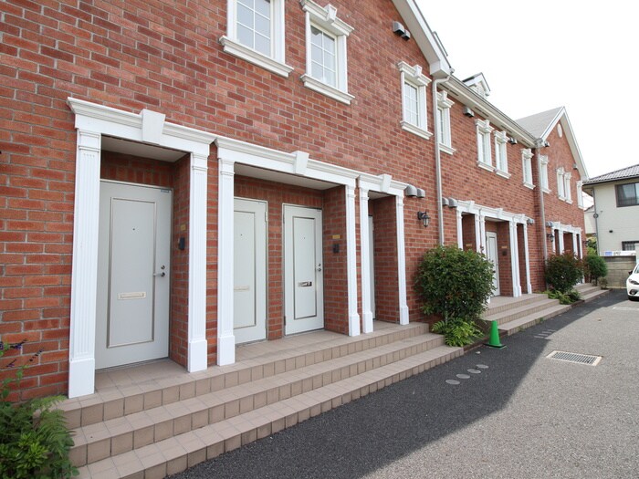 物件外観写真6　(エントランス部分)