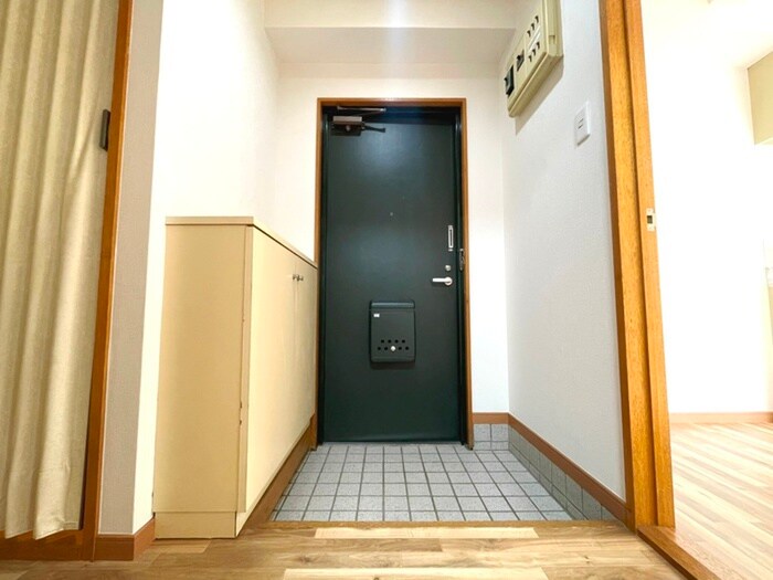 物件内観写真7　(玄関)