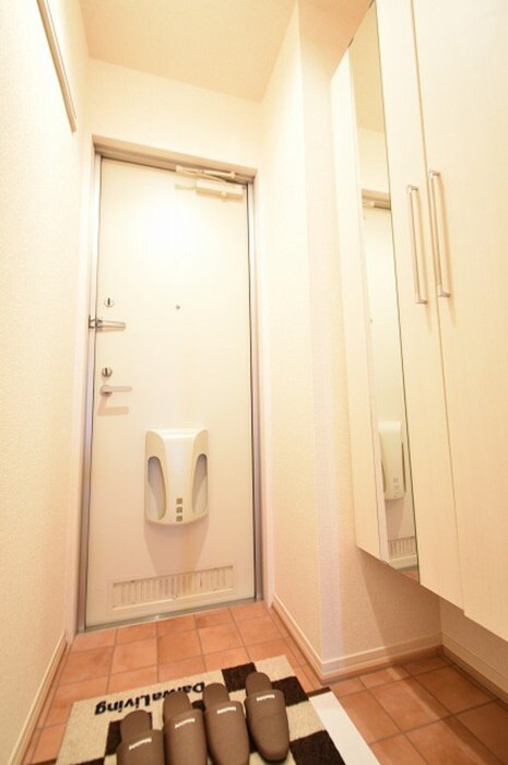 物件内観写真7　(玄関)