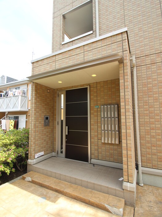 物件外観写真4　(エントランス部分)