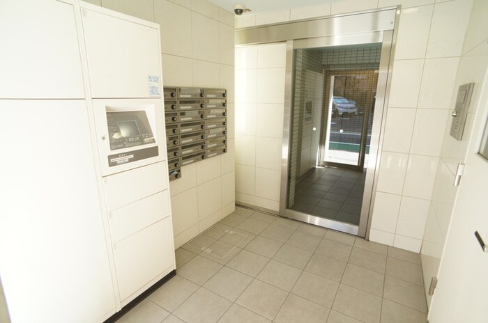 物件外観写真3　(エントランス部分)