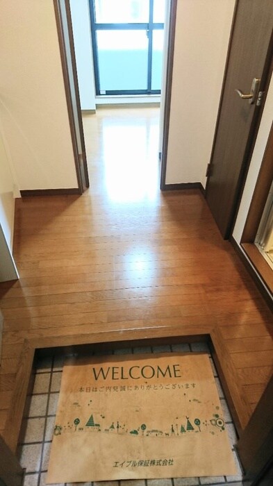 物件内観写真11　(玄関)