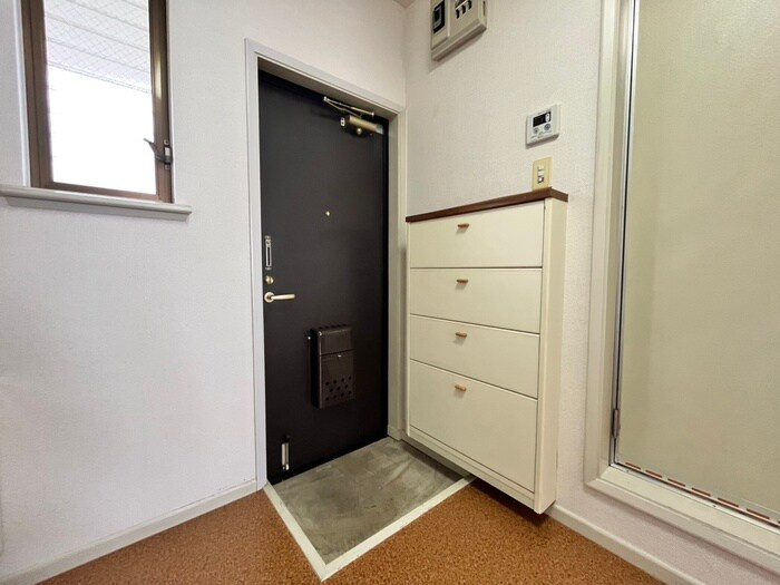 物件内観写真18　(玄関)