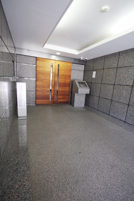 物件外観写真4　(エントランス部分)