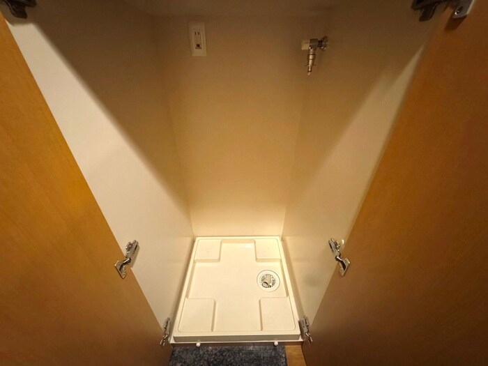 物件内観写真16　(洗濯機置場)