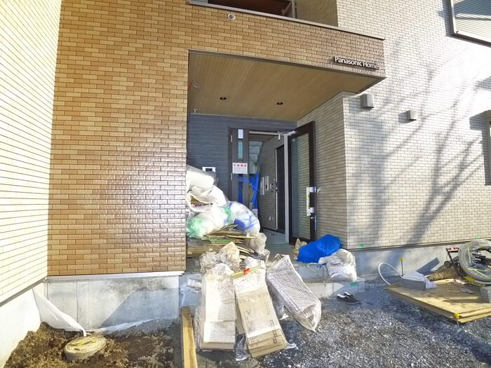 物件外観写真3　(エントランス部分)