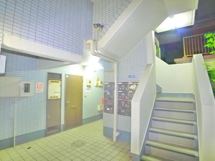 物件外観写真4　(エントランス部分)