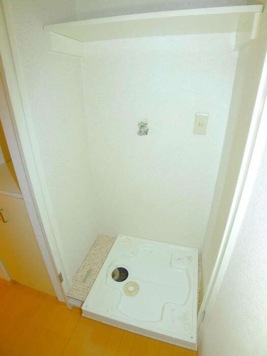 物件内観写真15　(洗濯機置場)