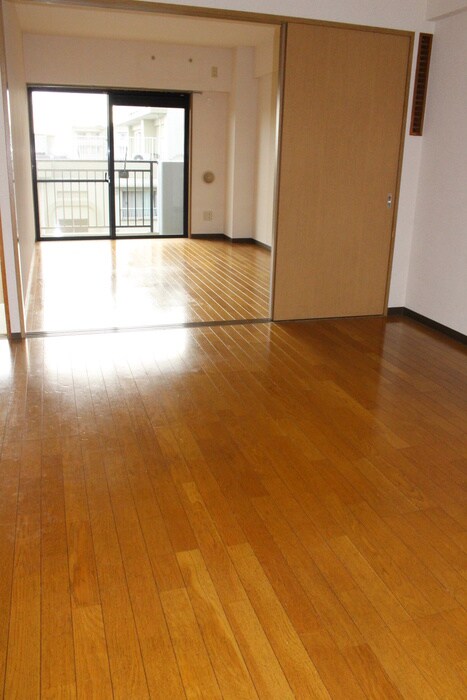 物件内観写真10　(室内からの展望)