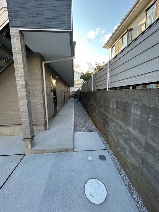 物件外観写真3　(エントランス部分)