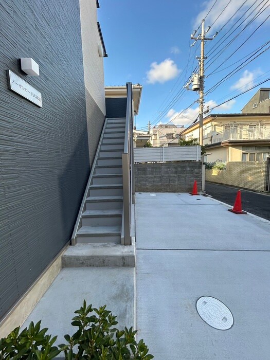 物件外観写真5　(エントランス部分)