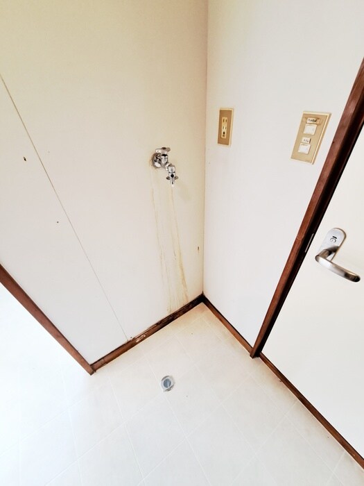 物件内観写真13　(洗濯機置場)