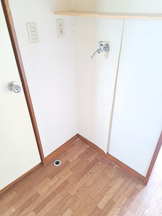 物件内観写真15　(洗濯機置場)