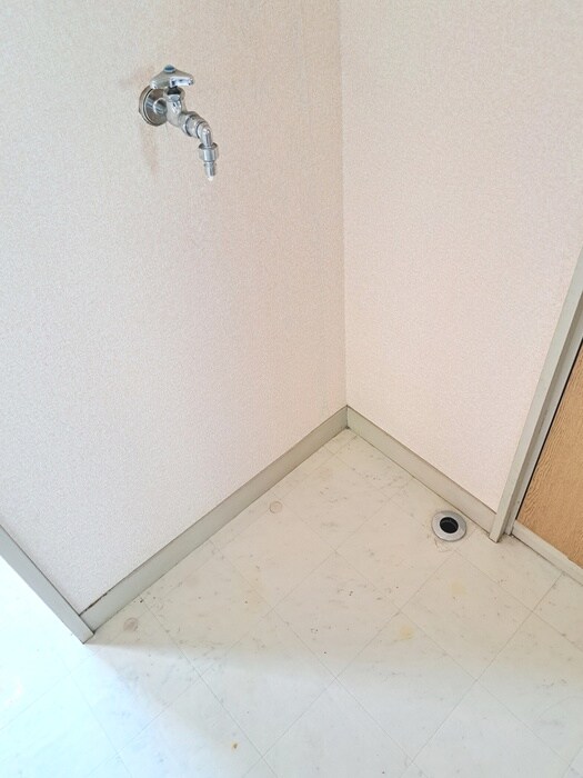 物件内観写真15　(洗濯機置場)