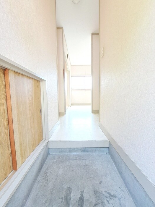 物件内観写真16　(玄関)