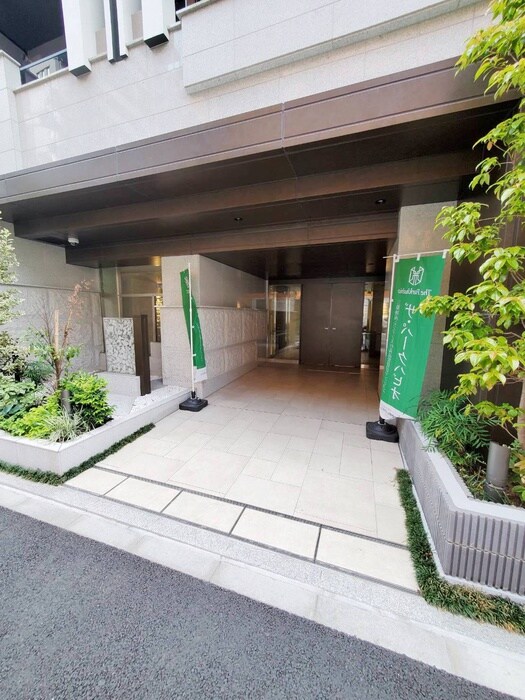 物件外観写真3　(エントランス部分)