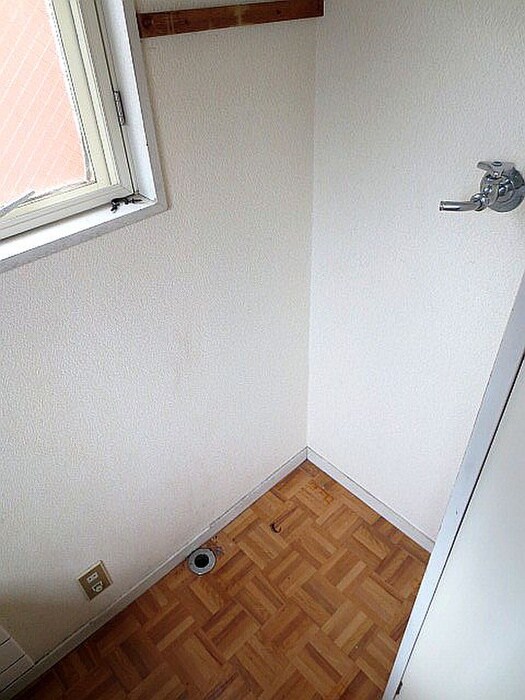 物件内観写真13　(洗濯機置場)