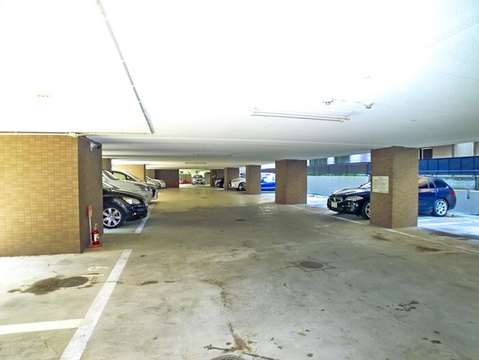 物件外観写真5　(駐車場)