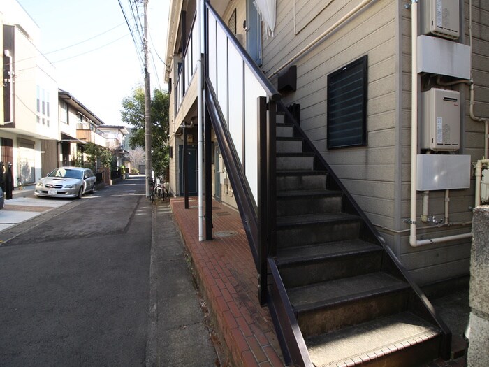 物件外観写真3　(エントランス部分)