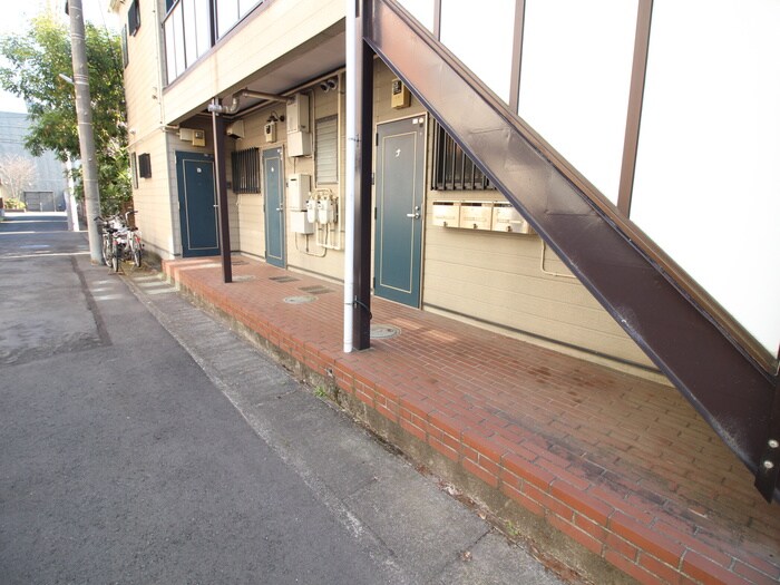 物件外観写真5　(エントランス部分)