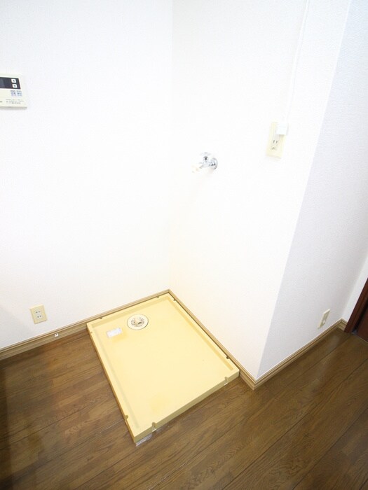 物件内観写真14　(洗濯機置場)