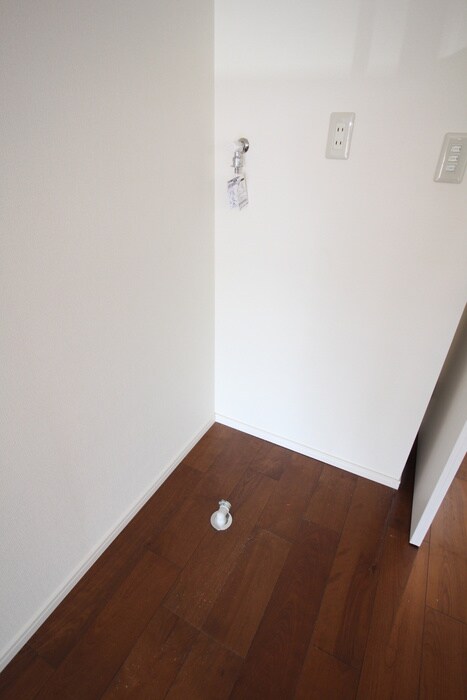 物件内観写真7　(洗濯機置場)