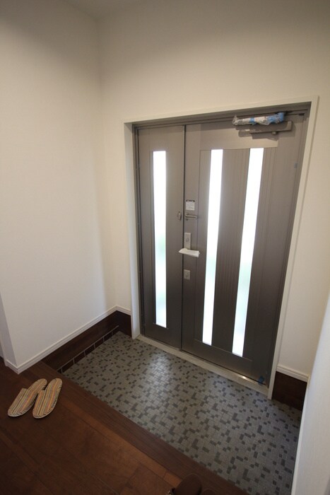 物件内観写真13　(玄関)