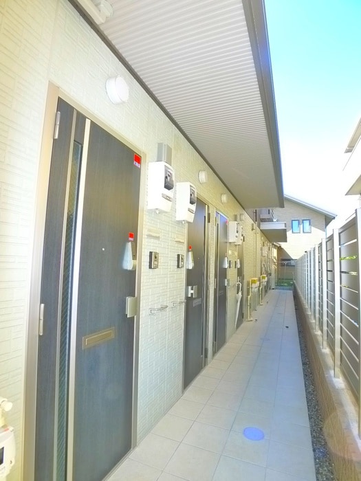 物件外観写真6　(エントランス部分)