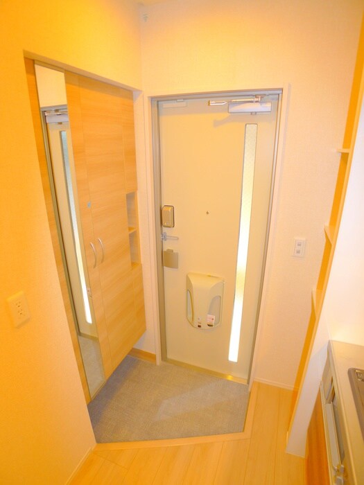 物件内観写真16　(玄関)