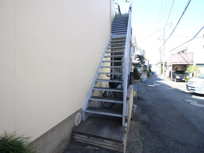 物件外観写真4　(エントランス部分)