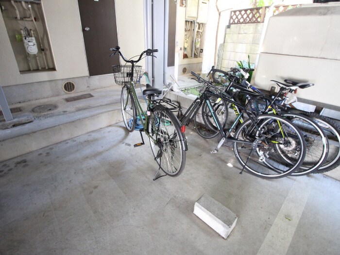 物件外観写真5　(駐車場)