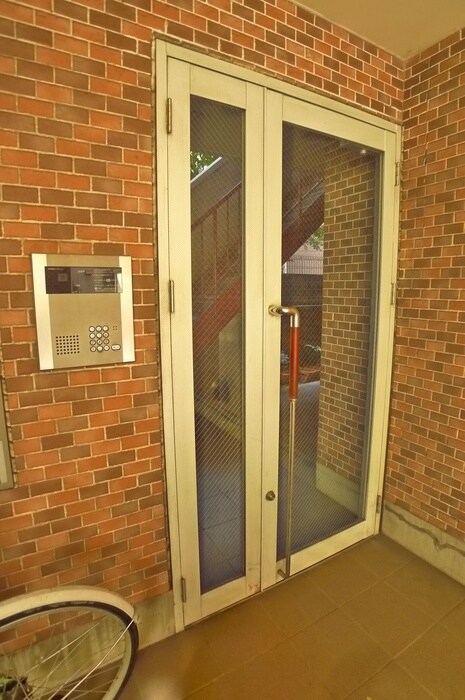 物件外観写真3　(エントランス部分)