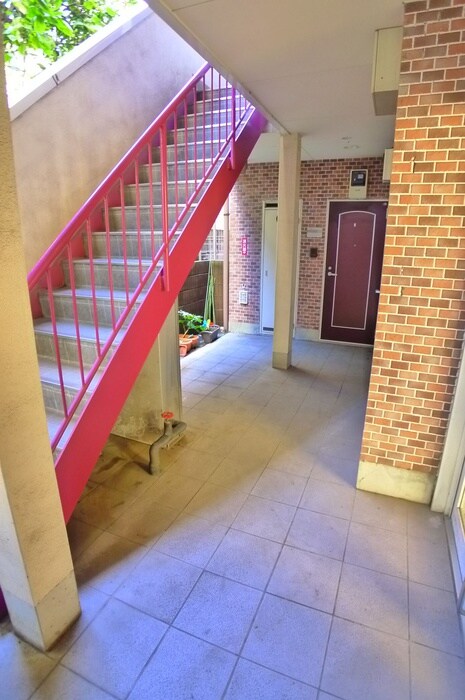 物件外観写真4　(エントランス部分)