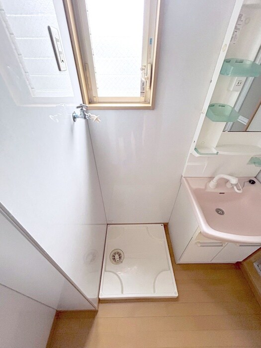 物件内観写真12　(洗濯機置場)