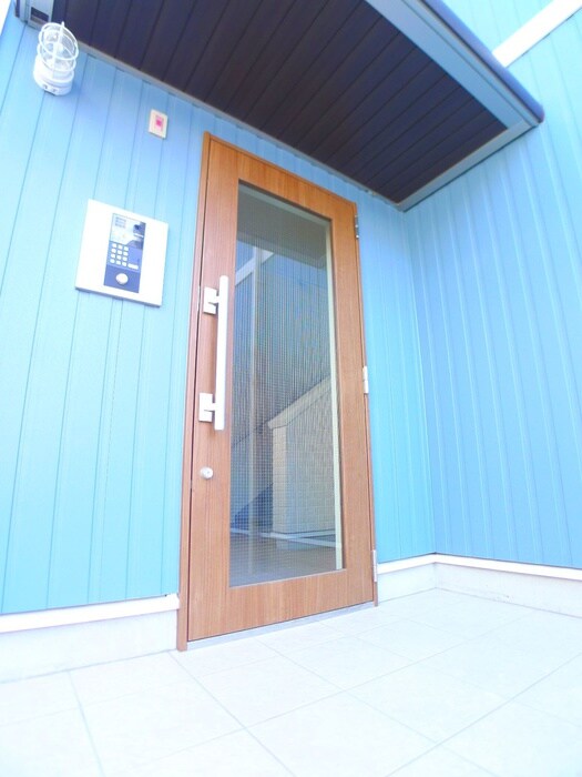 物件外観写真6　(エントランス部分)